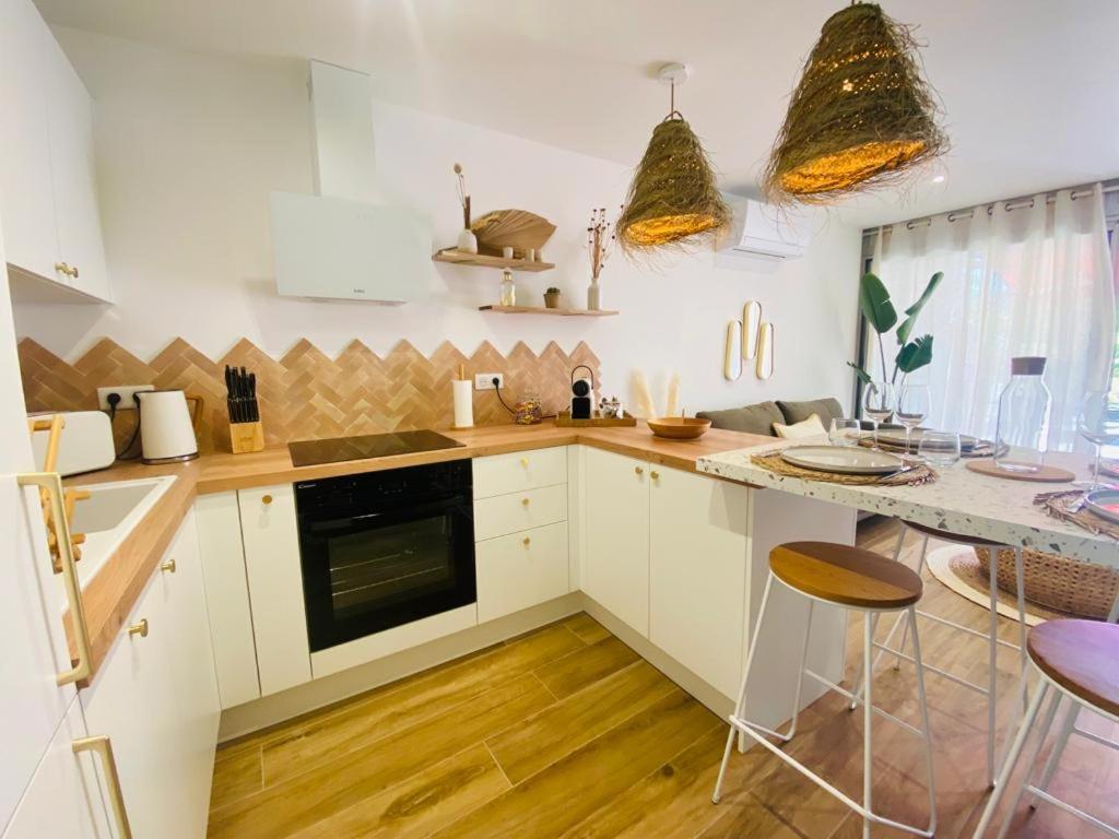 Apartment Le Bali, Exceptionnel P3 Avec Piscine A 2 Min Des Plages , Parking, Wifi Et Climatisation *